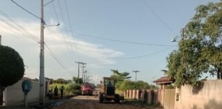 Secretaria de Serviços Públicos realiza obra de drenagem e nivelamento na Rua Washington Luiz, no bairro Novo Horizonte