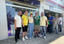 Nelsinho do Som acompanha caminhada de Manoela Péres no centro de Araruama e reforça o compromisso com a Região dos Lagos